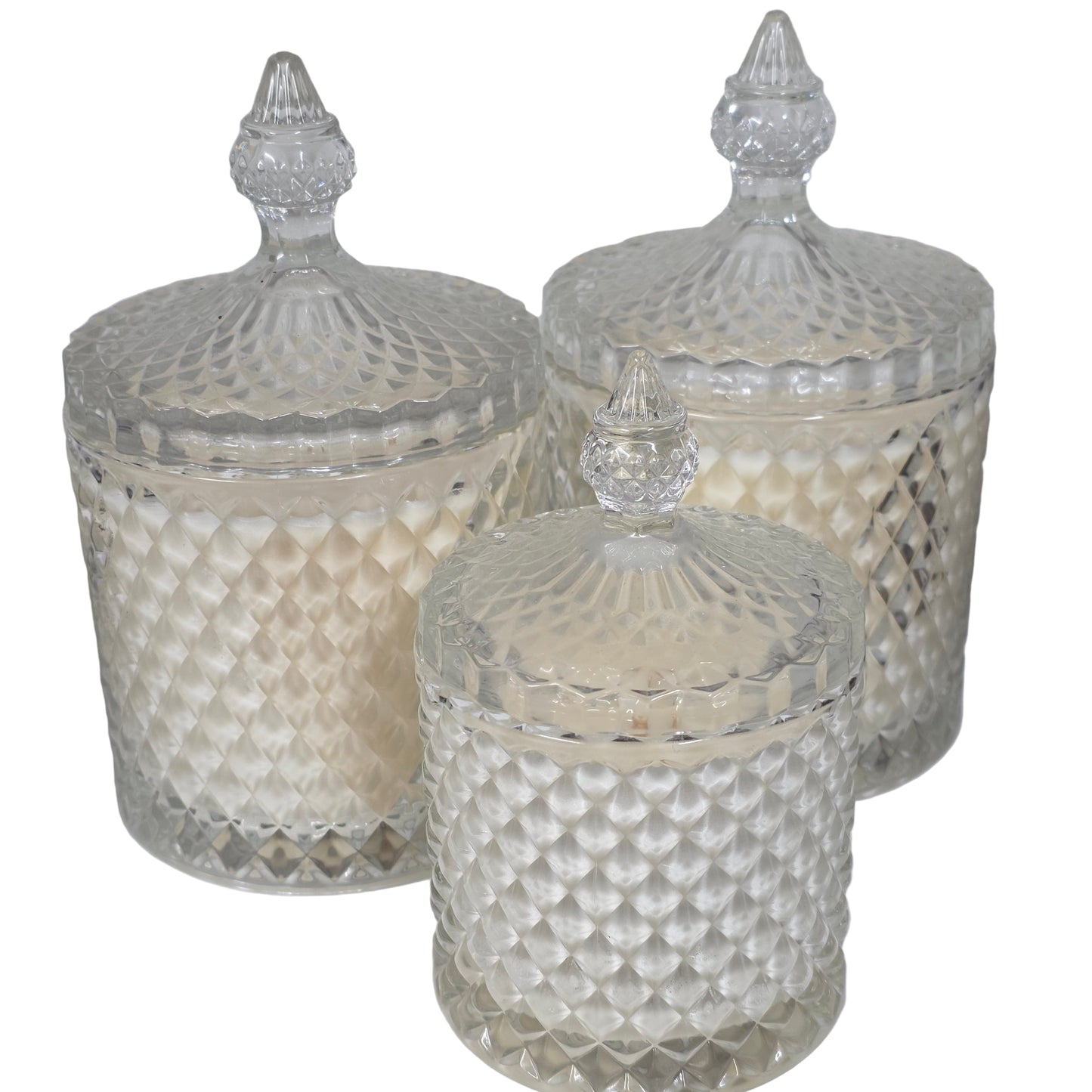 Lumânări parfumate din ceară de soia în bomboniere elegante cu capac.