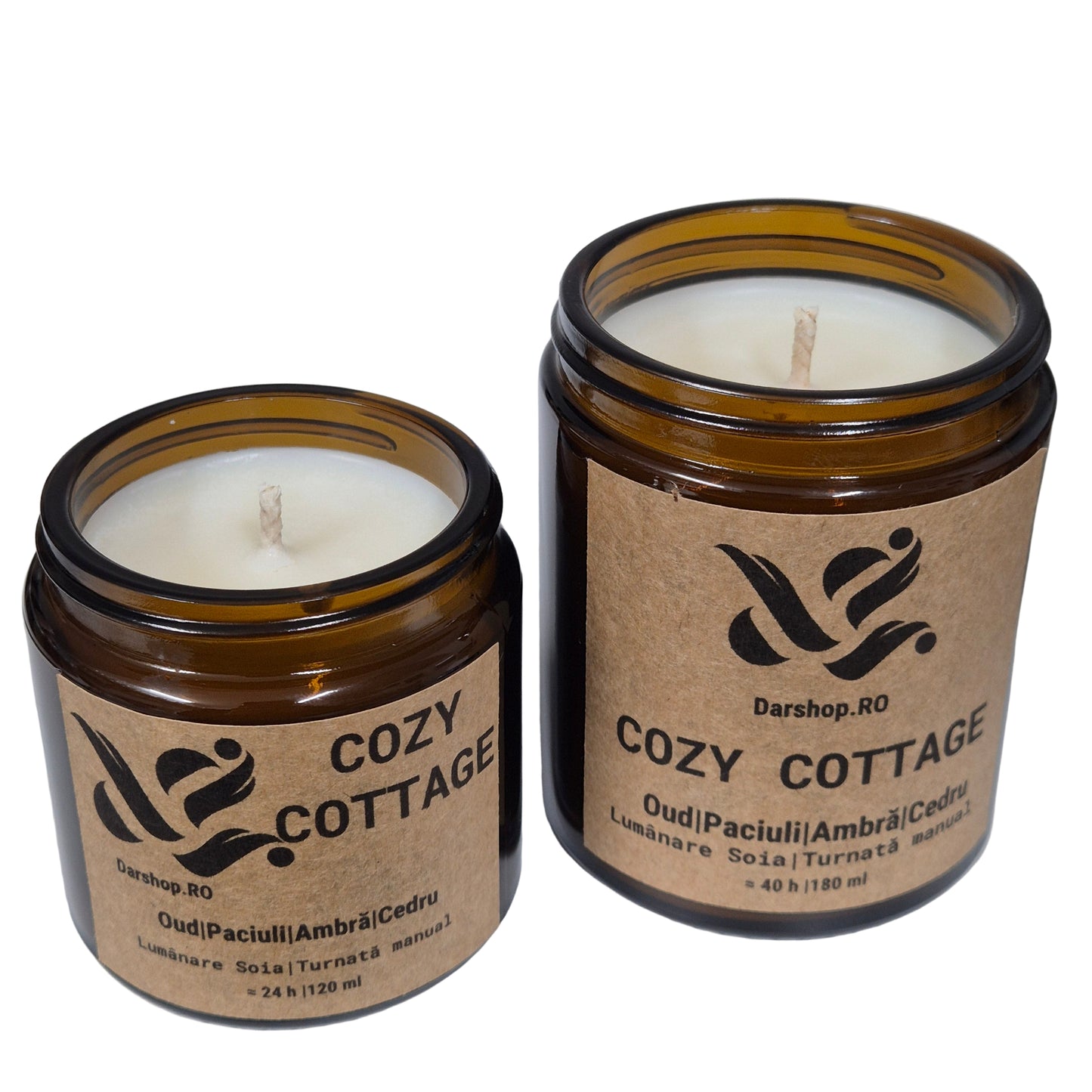 Lumânare naturală din ceară de soia, cu aromă caldă Cozy Cottage, perfectă pentru serile liniștite de toamnă. Realizată manual, oferă o atmosferă plăcută și relaxantă.