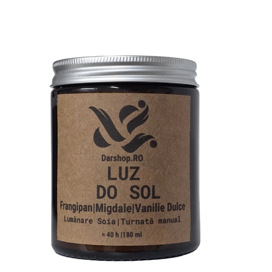 Lumânare parfumată handmade Luz do Sol din ceară naturală de soia cu aromă de migdale, frangipani și vanilie dulce, lumină caldă și design elegant