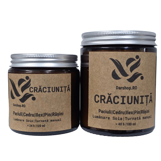 Lumânare Crăciunița din soia – parfum de ilex, brad, cedru și note rășinoase, atmosferă de pădure iarna.