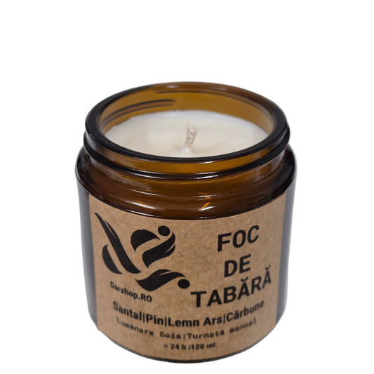 Lumânare naturală din ceară de soia Foc de tabără, cu aromă caldă și afumată, perfectă pentru serile cozy și relaxante de toamnă.