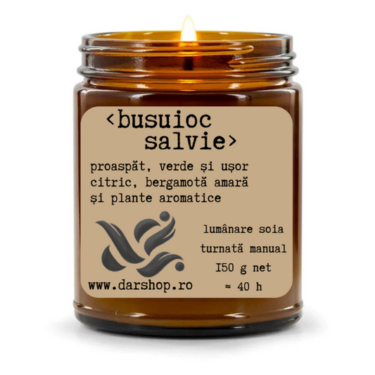 Lumânare proaspătă, verde și ușor citrică, bergamotă amară
și plante aromatice