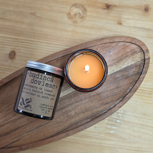 Lumânare naturală din ceară de soia cu aromă de budincă de dovleac, caldă și cremoasă, ideală pentru decorul de toamnă