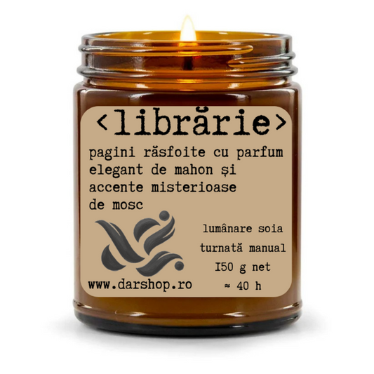 lumanare soia ca niste pagini răsfoite cu parfum elegant de mahon și accente misterioase 
de mosc 