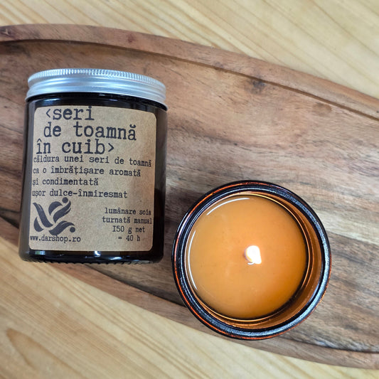 Lumânare soia cu parfum precum căldura unei seri de toamnă ca o îmbrățișare aromată și condimentată ușor-dulce înmiresmată