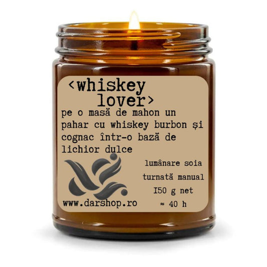 Lumânare soia parfumată cu  aromă de bourbon învechit, vanilie și note lemnoase de stejar și turbă.