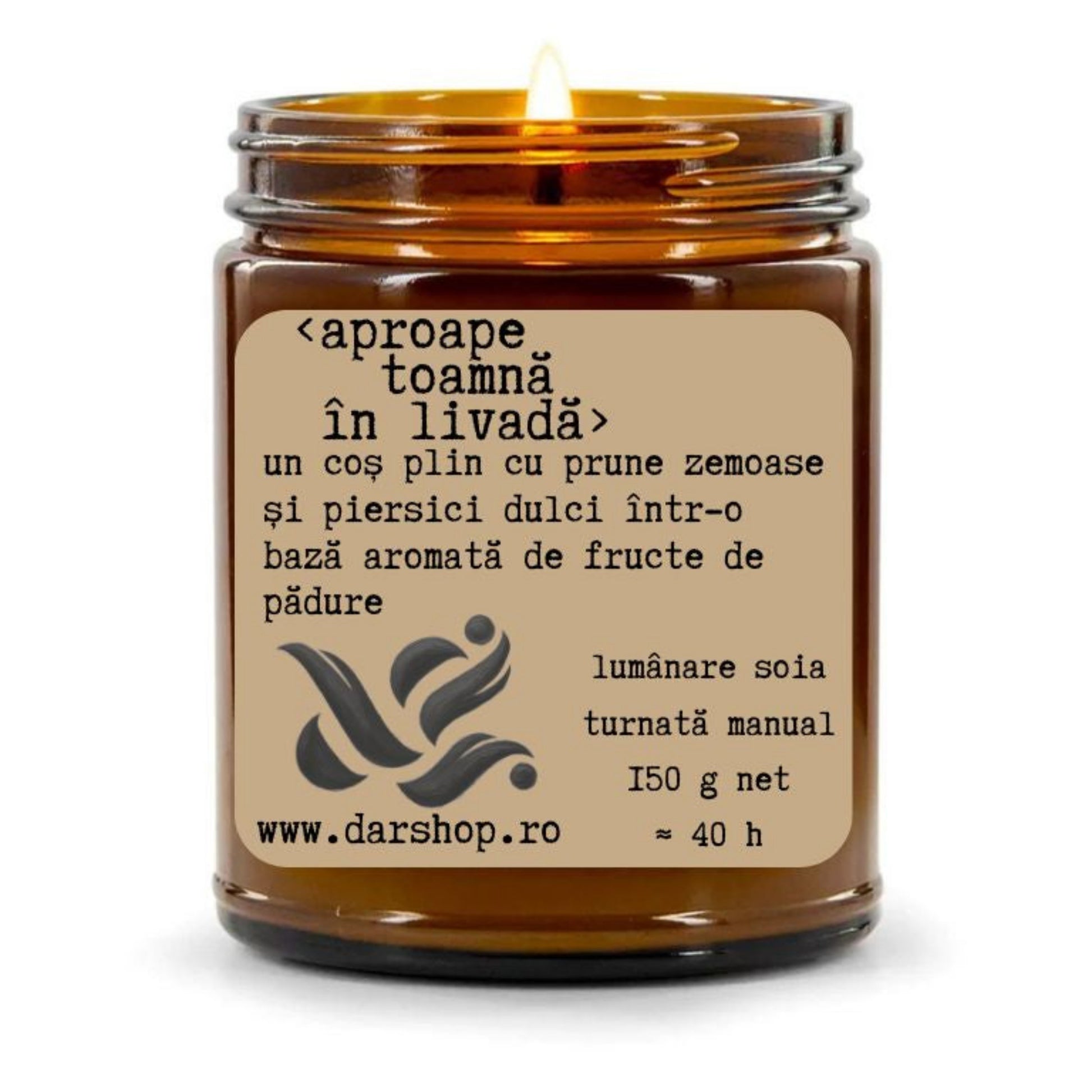 Lumânare parfumată Aproape Toamnă în Livadă din ceară naturală de soia, cu note de prune coapte, pere dulci, fructe de pădure și accente lemnoase, turnată manual.